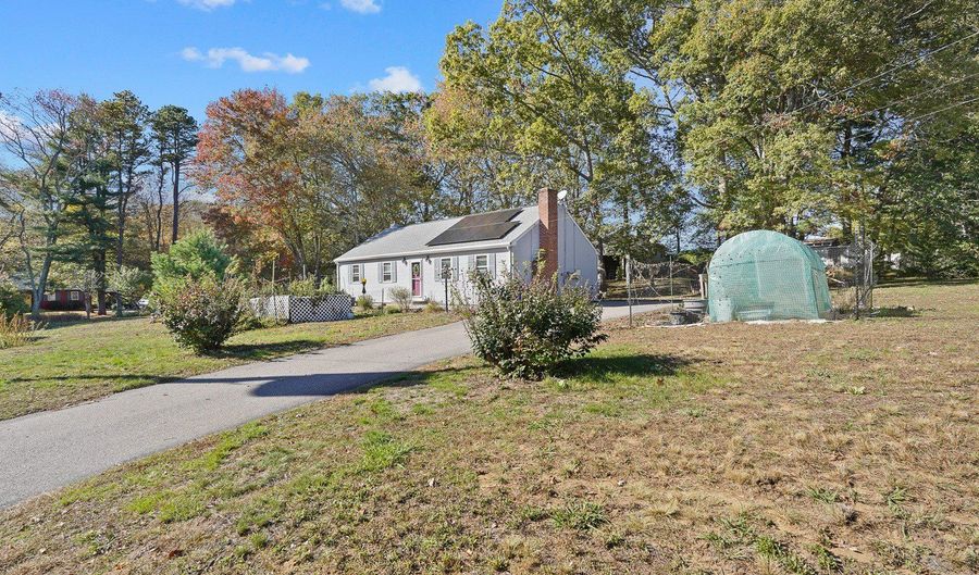 216 Elliot Dr, Colchester, CT 06415 - 3 Beds, 2 Bath