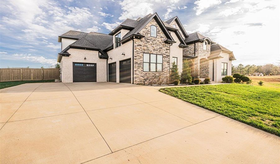 8689 Creekstone Ct, Alvaton, KY 42122 - 4 Beds, 5 Bath