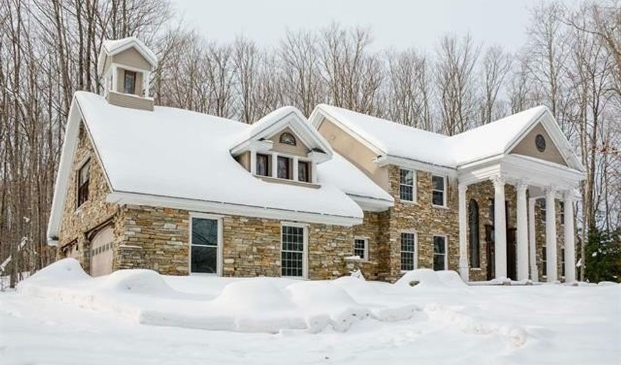 8600 TUCKER Rd, Almira, MI 49650 - 4 Beds, 6 Bath