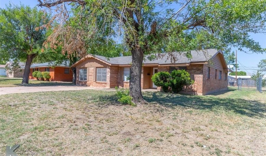942 E North 12th St, Abilene, TX 79601 - 3 Beds, 2 Bath