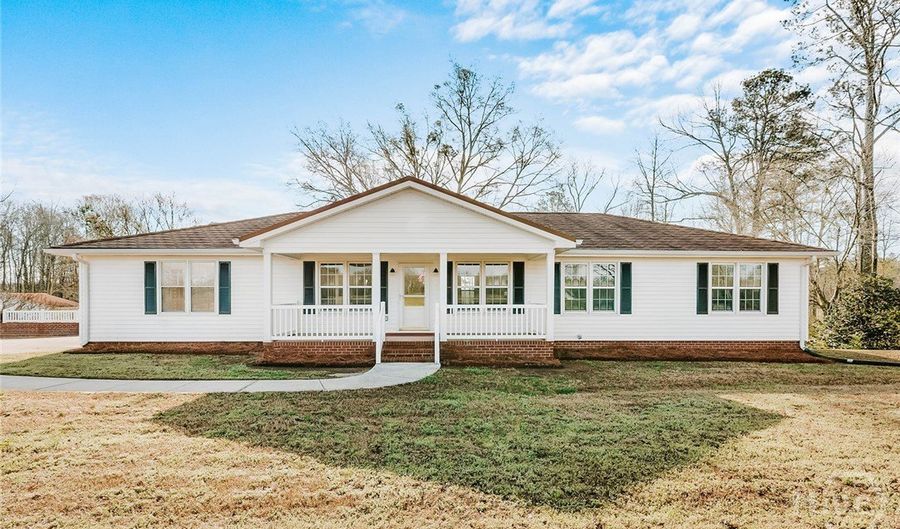 674 Yancey Rd, Arnoldsville, GA 30619 - 5 Beds, 3 Bath