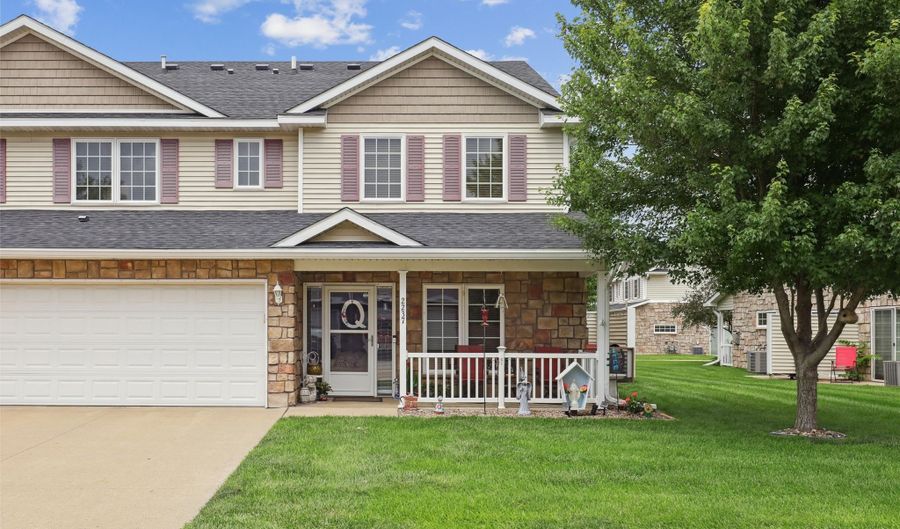2237 3rd Ave SW, Altoona, IA 50009 - 2 Beds, 3 Bath