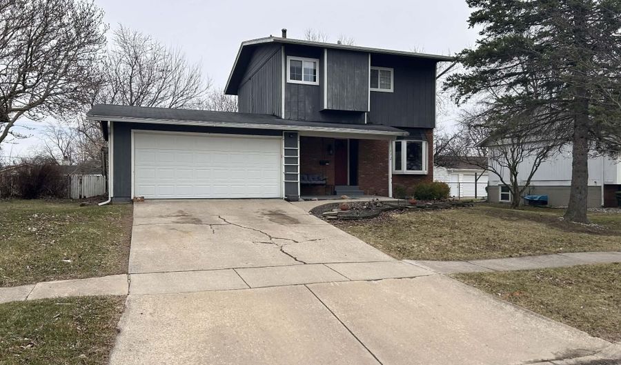 112 Renfrew Ave, Adrian, MI 49221 - 4 Beds, 2 Bath