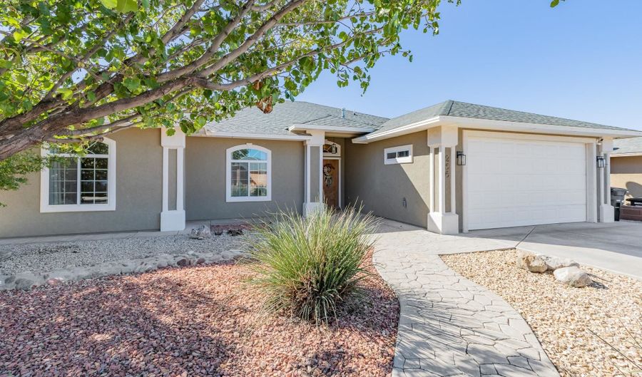 256 Palo Duro, Alamogordo, NM 88310 - 4 Beds, 2 Bath