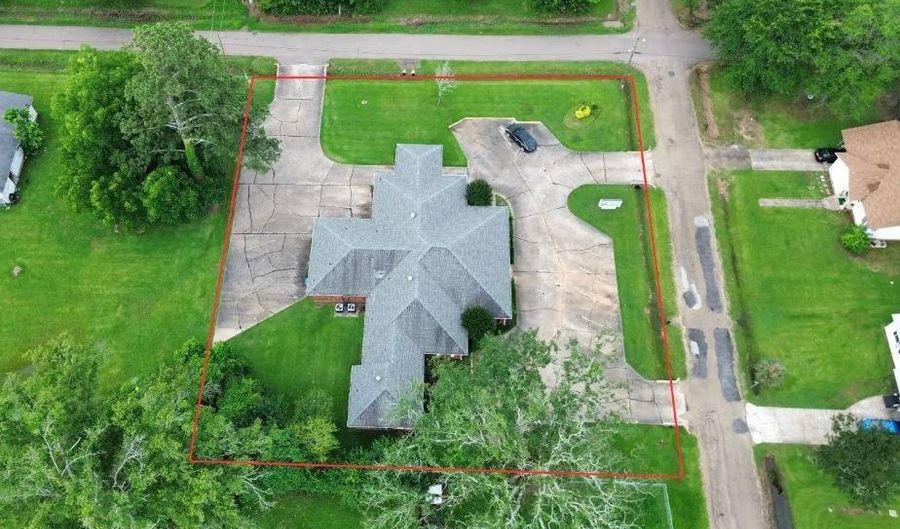 170 S 4TH St, Ashdown, AR 71822 - 0 Beds, 3 Bath