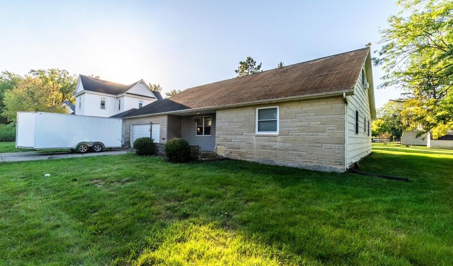 412 Wabash St, Berne, IN 46711 - 4 Beds, 3 Bath