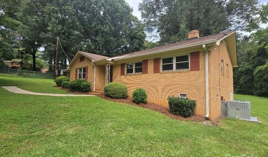 9517 Gregory Pl, Charlotte, NC 28227 - 3 Beds, 2 Bath