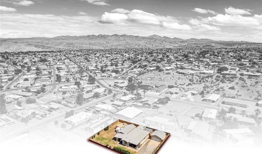 811 Safari Dr, Bullhead City, AZ 86442 - 3 Beds, 1 Bath