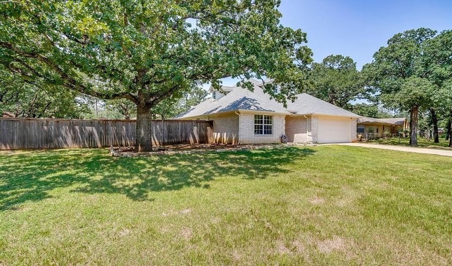 202 Woodlawn Dr, Keene, TX 76059 - 4 Beds, 2 Bath