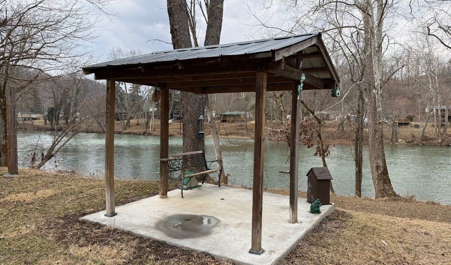 988 S Emerald Isle, Alderson, WV 24910 - 0 Beds, 0 Bath