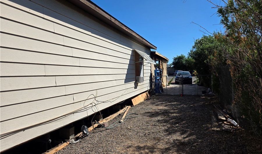 1636 Lakeside Dr, Bullhead City, AZ 86442 - 2 Beds, 2 Bath