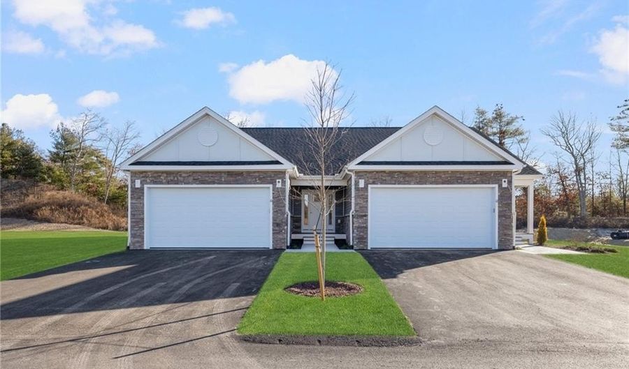 42 Overlook Ln, Glocester, RI 02814 - 2 Beds, 2 Bath