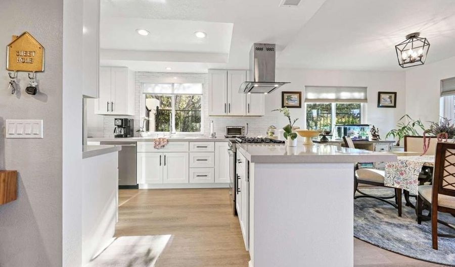 649 Maze Gln, Escondido, CA 92025 - 3 Beds, 3 Bath