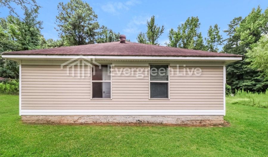 1300 Ridge Rd, Benton, AR 72015 - 3 Beds, 2 Bath