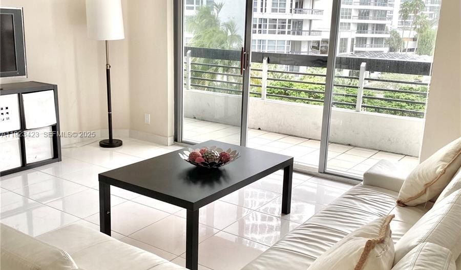 19195 NE 36th Ct 402, Aventura, FL 33180 - 2 Beds, 3 Bath