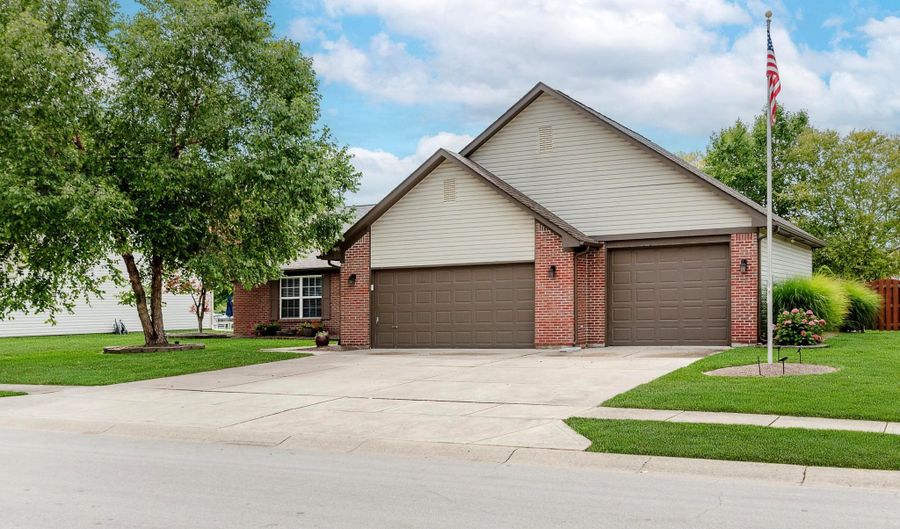 642 Port Dr, Avon, IN 46123 - 3 Beds, 2 Bath