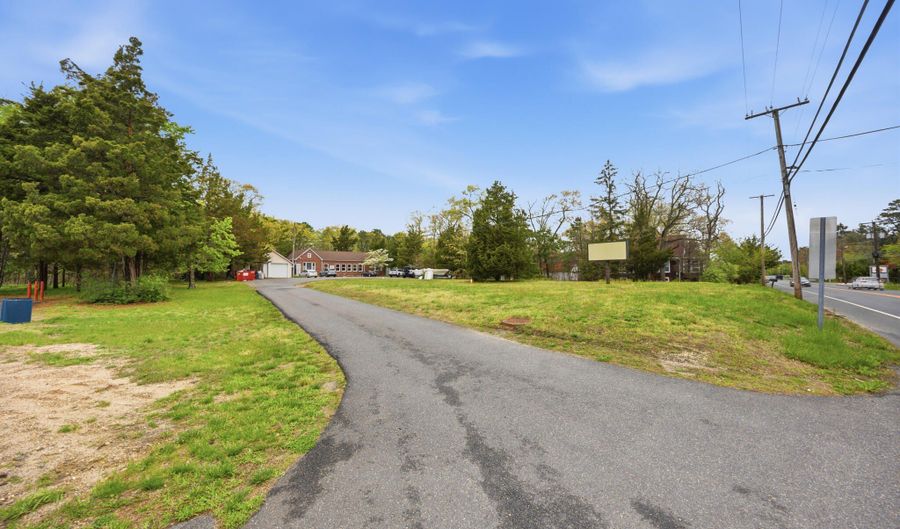 439 N Main St, Barnegat, NJ 08005 - 3 Beds, 3 Bath