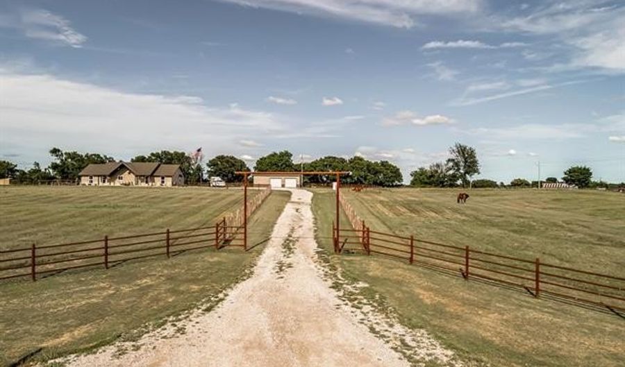 6946 County Road 3430, Ada, OK 74820 - 3 Beds, 2 Bath
