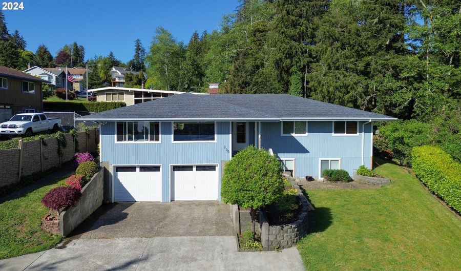 275 W NIAGARA Ave, Astoria, OR 97103 - 5 Beds, 3 Bath