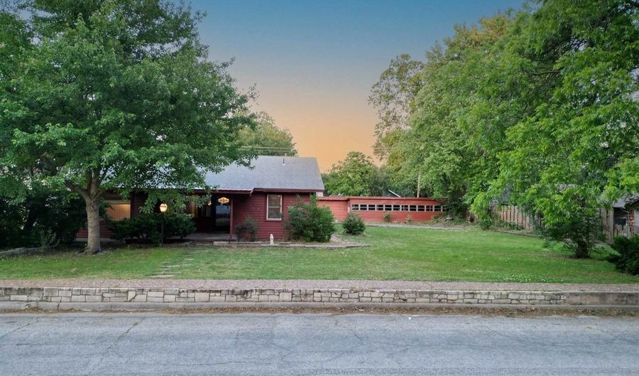 1326 N C St, Arkansas City, KS 67005 - 3 Beds, 2 Bath