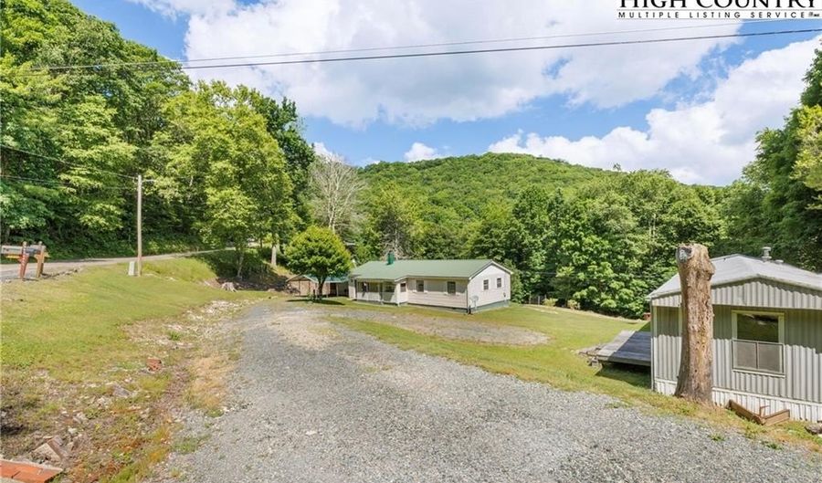 4965 Hickory Nut Gap Rd, Banner Elk, NC 28604 - 3 Beds, 2 Bath