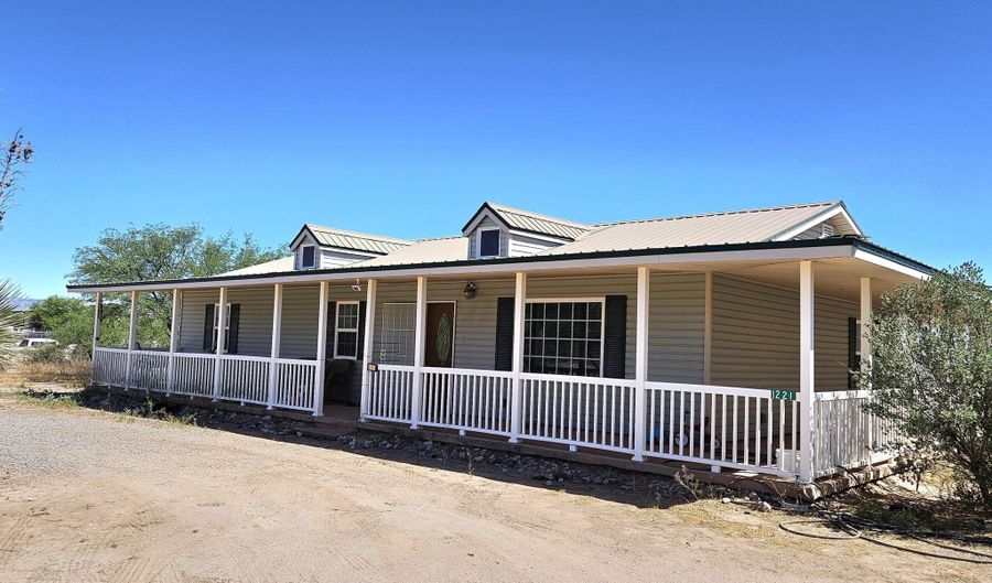 1221 E Forrest Ln, Benson, AZ 85602 - 4 Beds, 4 Bath