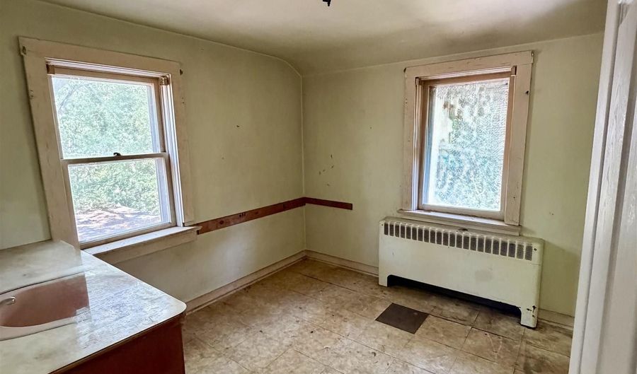 130 Crestview Ave, Absecon, NJ 08201 - 5 Beds, 3 Bath