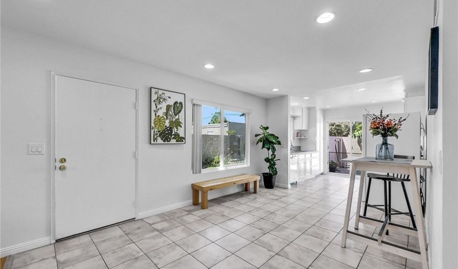 2142 W Liverpool Ln, Anaheim, CA 92804 - 2 Beds, 2 Bath