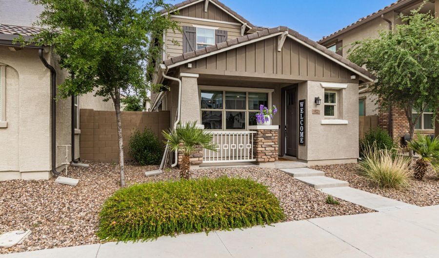 1821 S BEDFORD Pl, Chandler, AZ 85286 - 3 Beds, 3 Bath