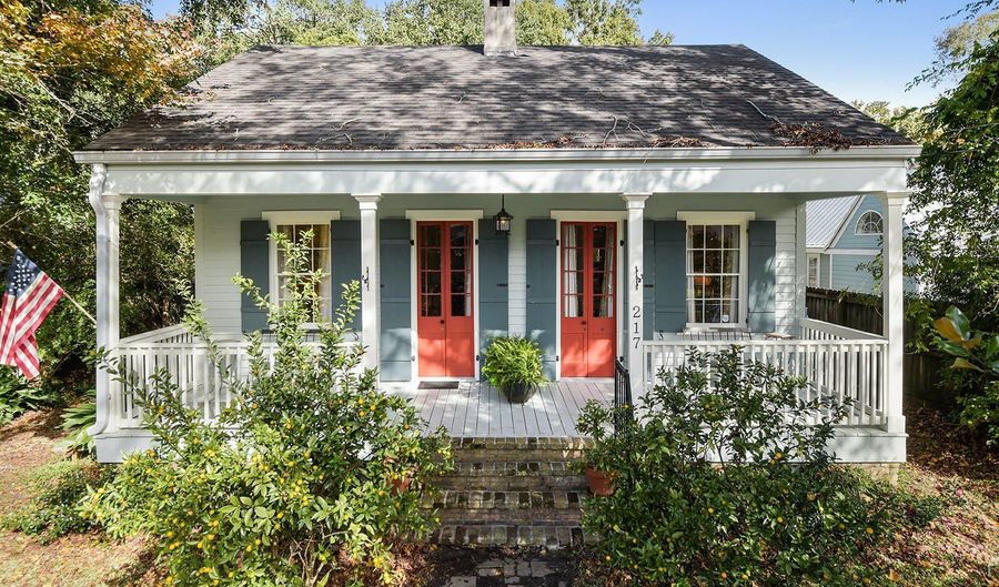 217 St Charles St, Bay St. Louis, MS 39520 - 2 Beds, 2 Bath