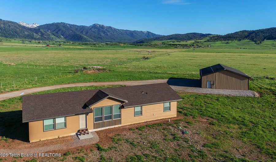 184 BUTTERCUP Ln, Bedford, WY 83112 - 3 Beds, 2 Bath