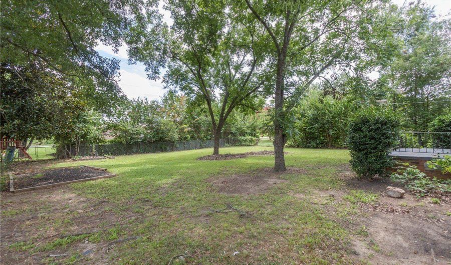 306 BRENWOOD Dr, Anderson, SC 29621 - 3 Beds, 2 Bath