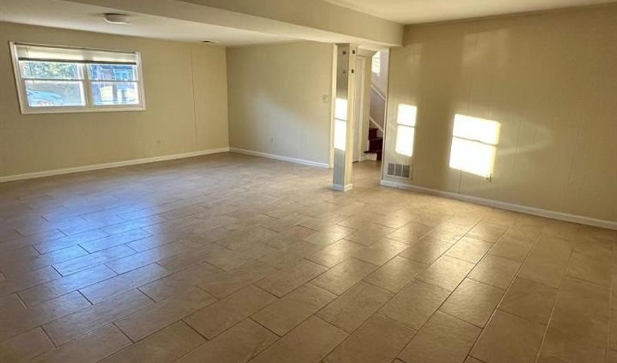 8722 POSTOAK Rd, Rockville, MD 20854 - 5 Beds, 3 Bath