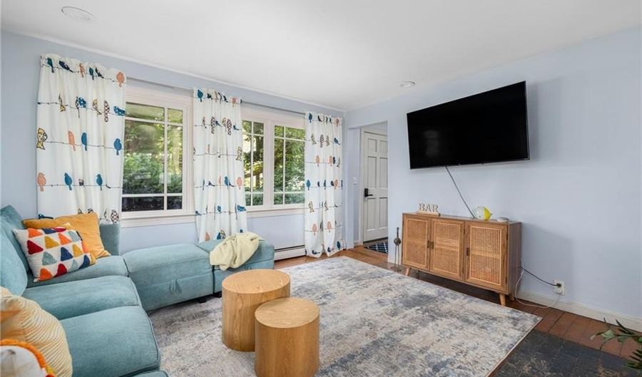 37 Concord Dr, Middletown, RI 02842 - 2 Beds, 2 Bath