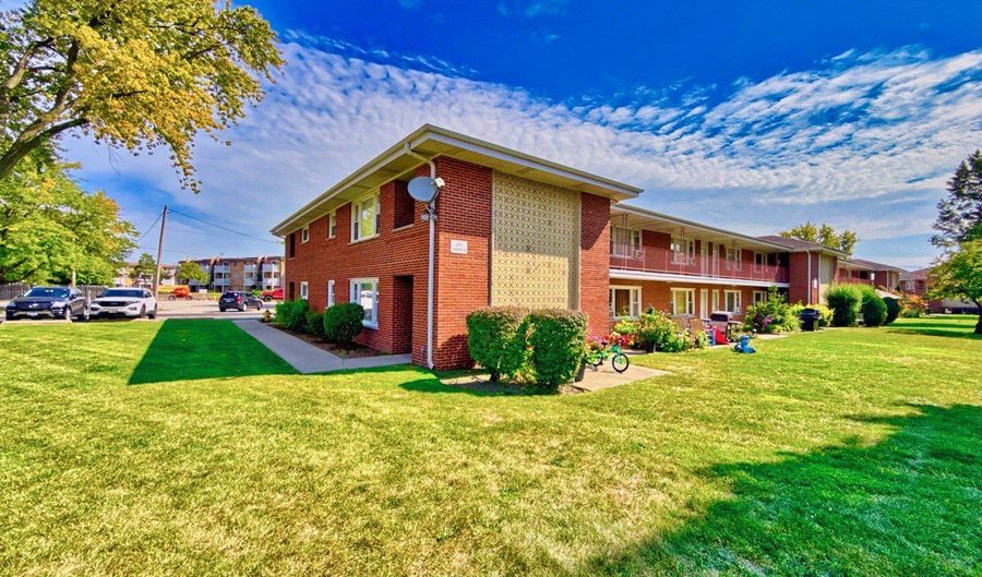 1111 E Algonquin Rd 1, Arlington Heights, IL 60005 - 2 Beds, 1 Bath