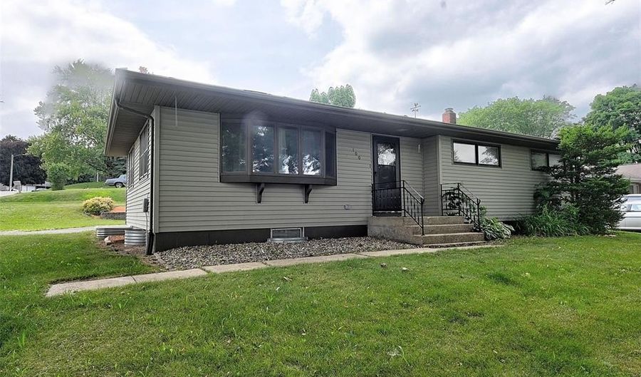100 N McNamara Dr, Anamosa, IA 52205 - 4 Beds, 2 Bath