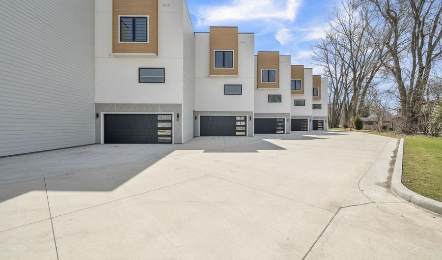 244 Hwy 71 E29, Arnolds Park, IA 51331 - 3 Beds, 4 Bath