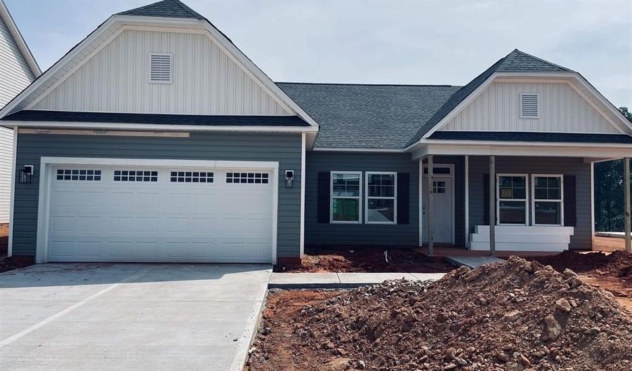 139 Hunter Ridge Dr, Boiling Springs, SC 29316 - 3 Beds, 2 Bath