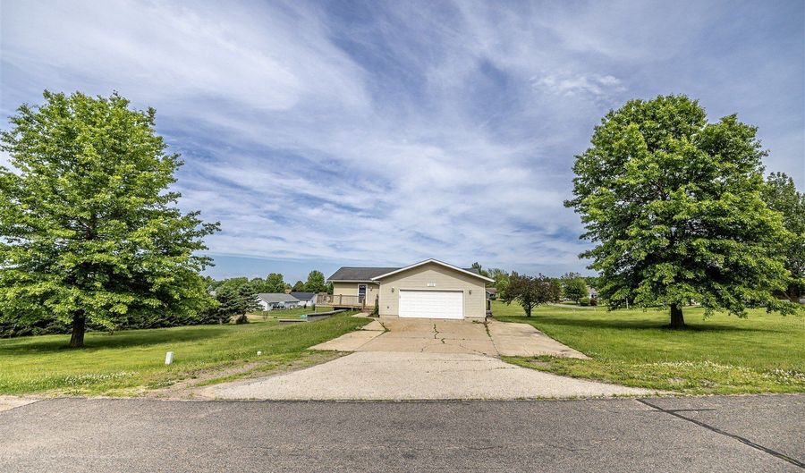 113 Meadow View Dr, Alma Center, WI 54611 - 3 Beds, 2 Bath