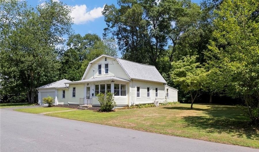 40 Lima St, Warwick, RI 02889 - 3 Beds, 1 Bath