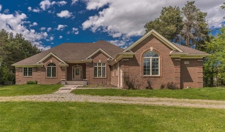 7893 Lantern Dr, Almont Twp., MI 48003 - 3 Beds, 3 Bath