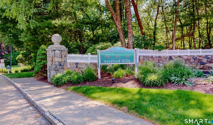 14 Woodcrest Ln 14, Danbury, CT 06810 - 3 Beds, 4 Bath