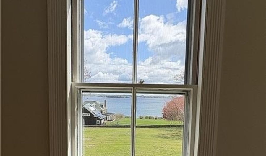 39 Walcott Ave, Jamestown, RI 02835 - 4 Beds, 3 Bath