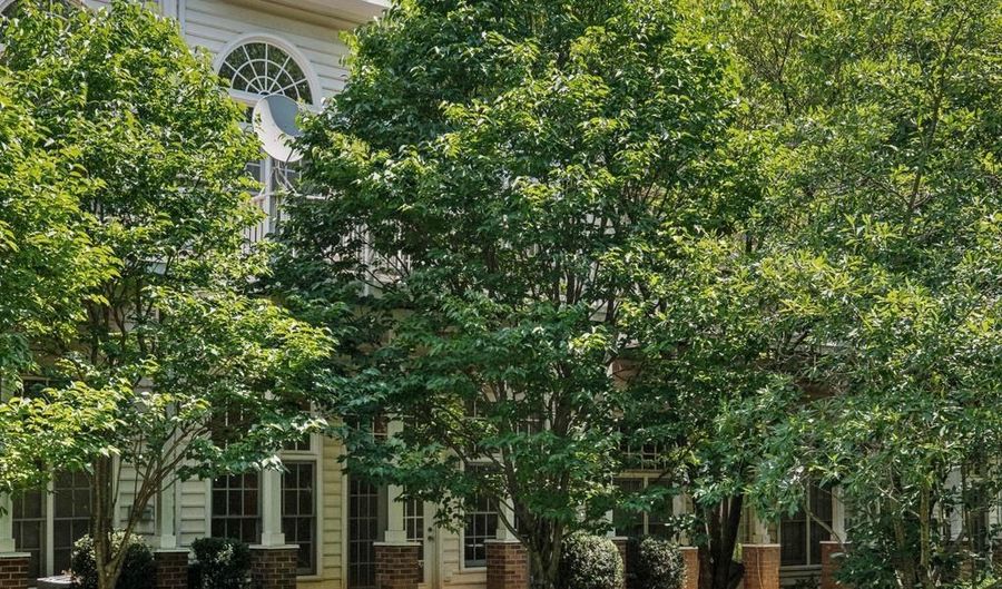 817 OAK KNOLL Ter, Rockville, MD 20850 - 3 Beds, 4 Bath