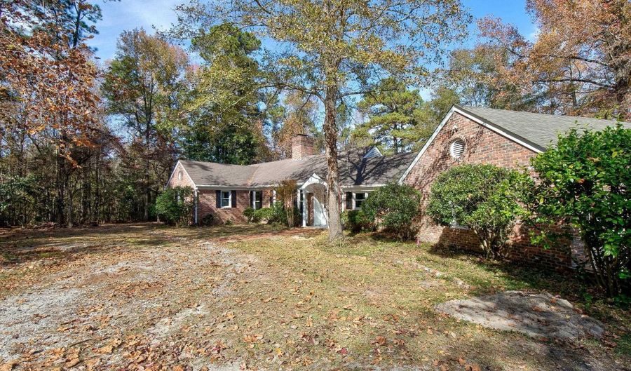 42 Brookwood Rd, Camden, SC 29020 - 3 Beds, 3 Bath