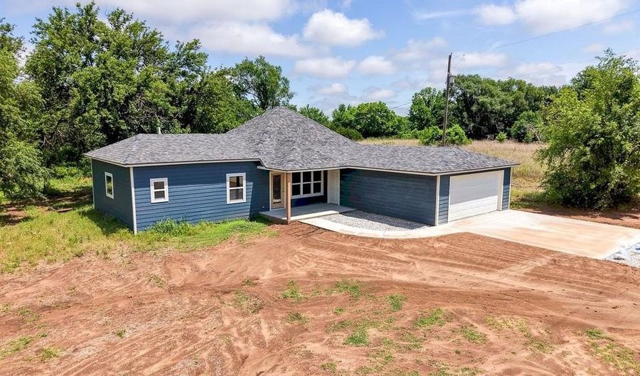 2118 W Radio Ln, Arkansas City, KS 67005 - 3 Beds, 2 Bath