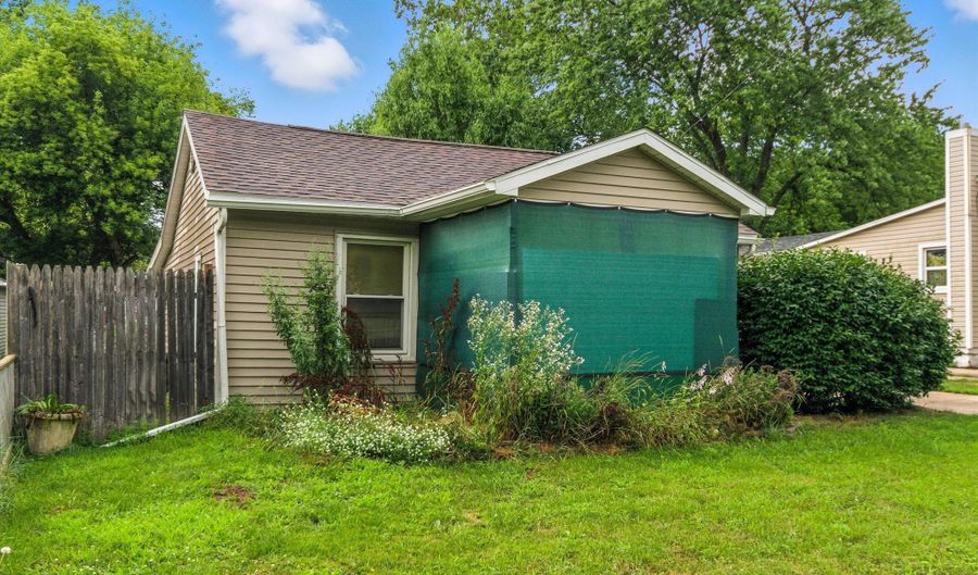 3160 Bent Oak Hwy, Adrian, MI 49221 - 2 Beds, 1 Bath