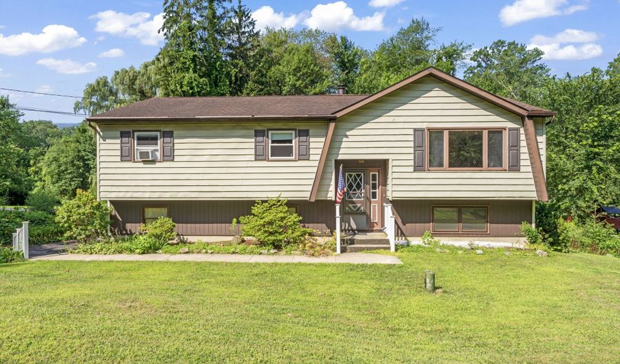 26 Harbor Ridge Rd, Danbury, CT 06811 - 3 Beds, 3 Bath