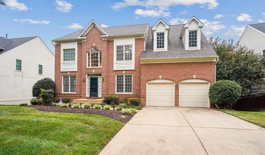 5916 EWING Pl, Alexandria, VA 22310 - 5 Beds, 5 Bath