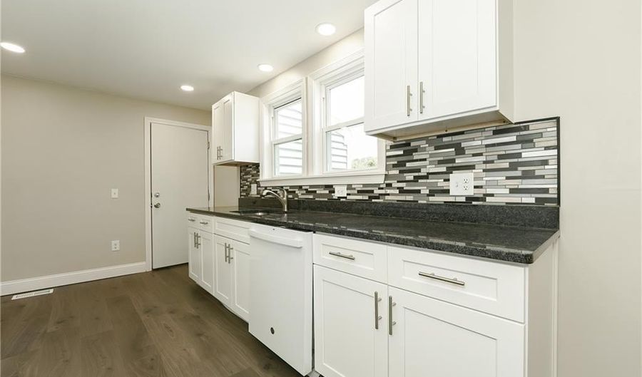 71 ST Elizabeth 1, Bristol, RI 02809 - 2 Beds, 1 Bath